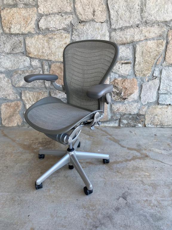 Herman Miller Aeron Fully Loaded Platinum - click to see full size photo