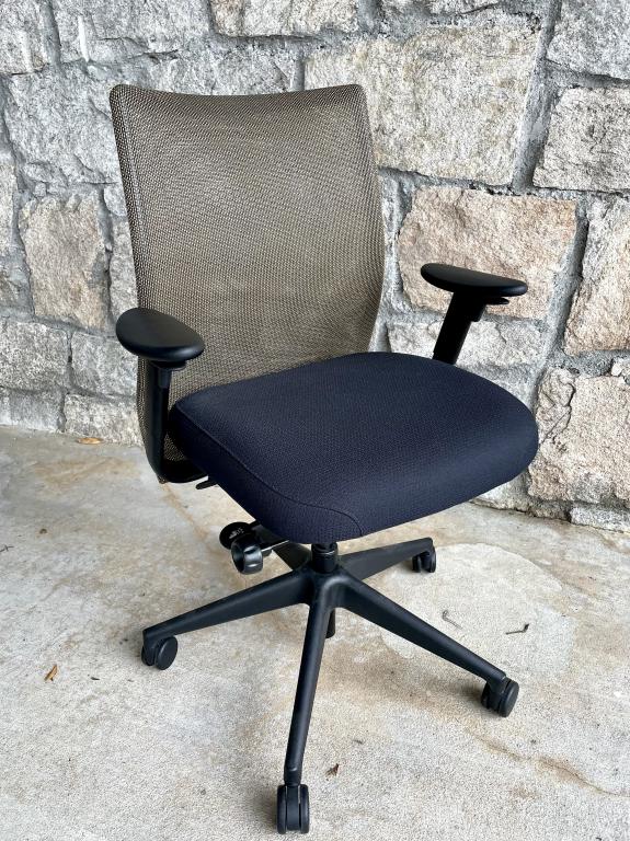 Steelcase Jersey Task Chair - click to see full size photo