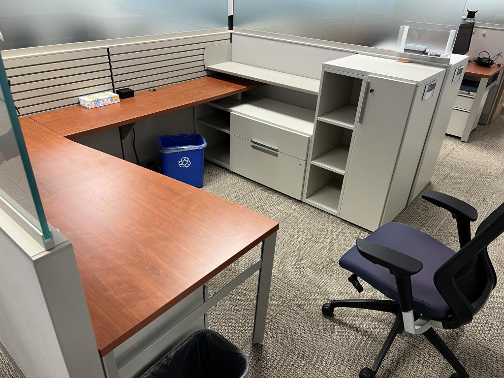 Knoll Dividend 8x6' Workstation - click to see full size photo