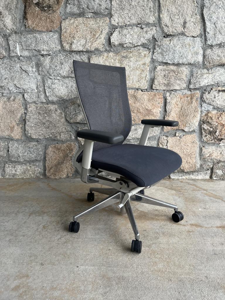 Idesk Oroblanco Task Chair - click to see full size photo
