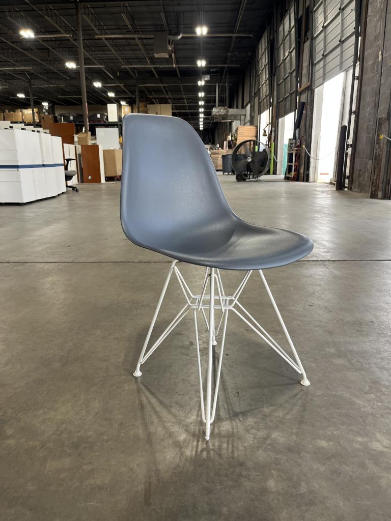 Herman Miller Eames Side Chair - click to see full size photo