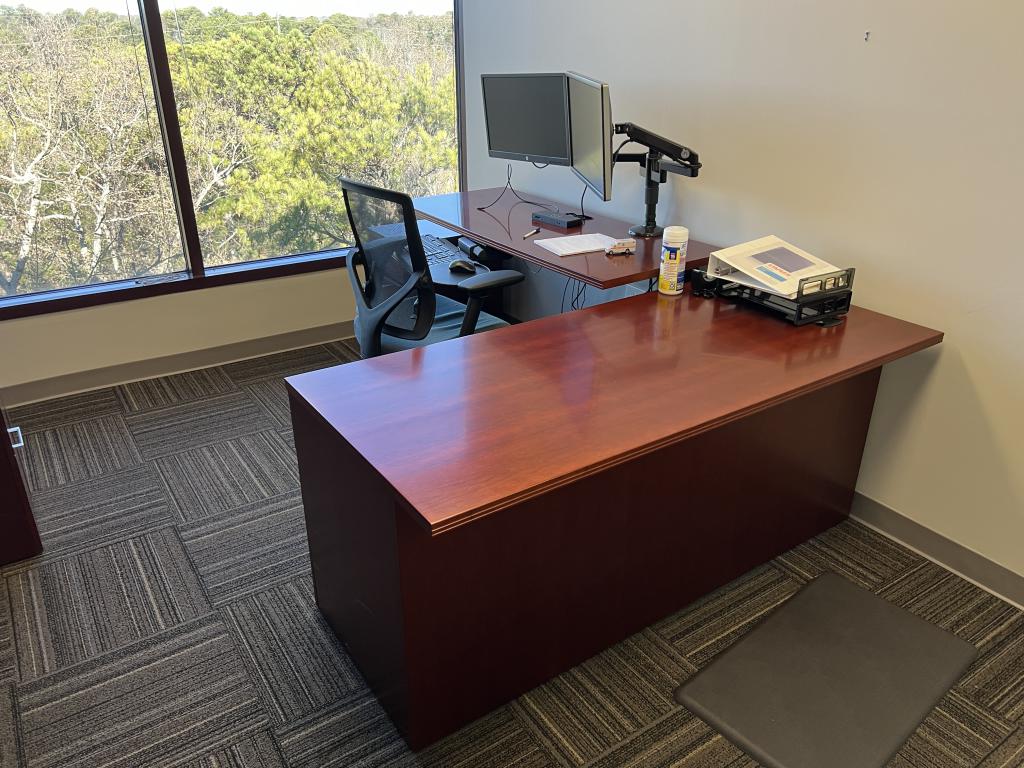 Gunlocke Sit Stand L-Desk - click to see full size photo