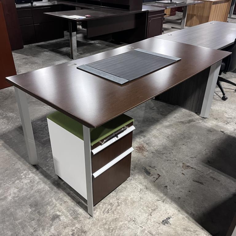 Knoll Table Desk - click to see full size photo